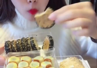 说英文的小姐姐吃甜品吗,Sweet Indulgence: A Chat with the English-Speaking Sweet Tooth